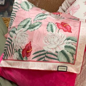 Gucci Pink Floral Silk Pillowcase - Pink Floral Design